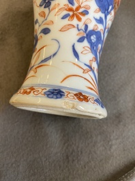 Een Chinees Imari-stijl kaststel van zes vazen met floraal decor, Kangxi