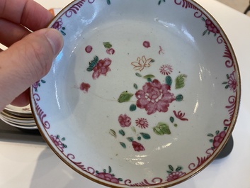 Een diverse collectie Chinese borden, koppen en schotels, Kangxi en later