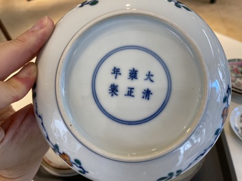 Een diverse collectie Chinese borden, koppen en schotels, Kangxi en later