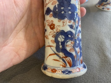 Een Chinees Imari-stijl kaststel van zes vazen met floraal decor, Kangxi