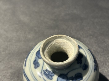 Negen stukken Chinees blauw-wit scheepswrakporselein, Wanli en later