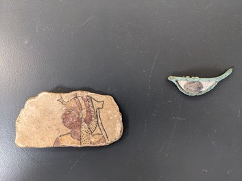Une sculpture d'Anoubis, deux fragments de sarcophages et un fragment d'un bas-relief, Egype, Basse &eacute;poque