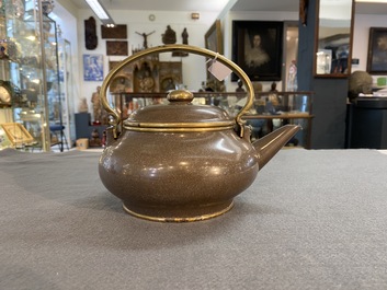 Th&eacute;i&egrave;re couverte en gr&egrave;s de Yixing poli pour le march&eacute; thai, Chine, 19&egrave;me