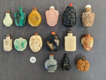 15 Chinese hardstone, glass and walnut snuff bottles, 19/20th C.