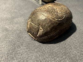 Une sculpture d'Osiris en pierre verte, une de Thot en fritte verte et une scarab&eacute;e en st&eacute;atite, Egypte, Nouvel Empire &agrave; p&eacute;riode ptol&eacute;ma&iuml;que