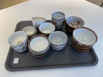 Een diverse collectie Chinese borden, koppen en schotels, Kangxi en later