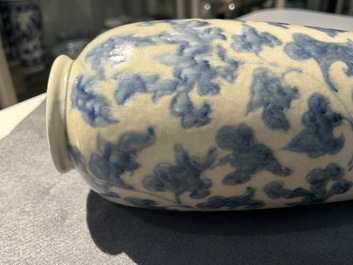 A Vietnamese or Annamese blue and white vase, 14/15th C.