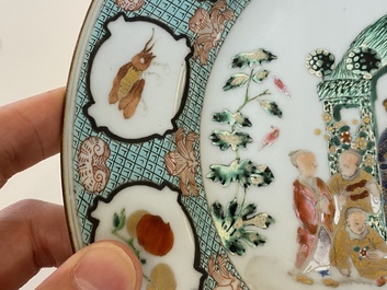 Een Chinees famille rose 'prieel' bord naar Cornelis Pronk, Qianlong