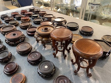 71 fraaie Chinese houten sokkels, 19/20e eeuw