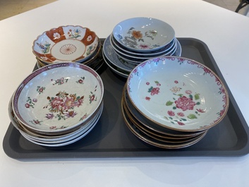 Een diverse collectie Chinese borden, koppen en schotels, Kangxi en later