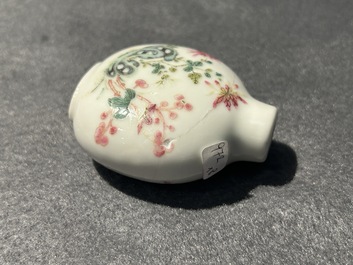 Acht diverse Chinese famille rose snuifflessen, 19/20e eeuw