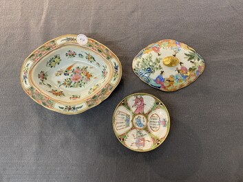 Een Chinese Canton famille rose 'Wu Shuang Pu' kop en schotel en een dekselterrine, 19e eeuw