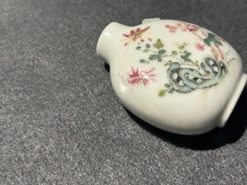 Acht diverse Chinese famille rose snuifflessen, 19/20e eeuw