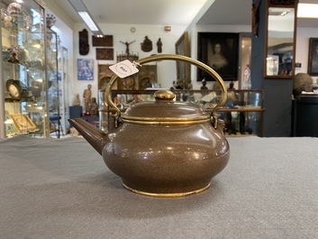 Th&eacute;i&egrave;re couverte en gr&egrave;s de Yixing poli pour le march&eacute; thai, Chine, 19&egrave;me
