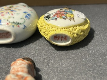 Acht diverse Chinese famille rose snuifflessen, 19/20e eeuw