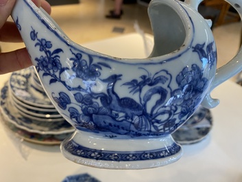 Een diverse collectie Chinees blauw-wit en famille rose porselein, Kangxi/Qianlong