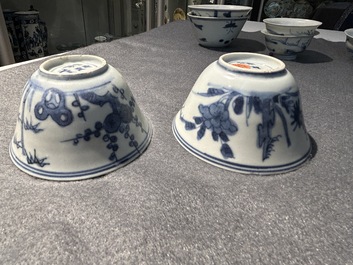 Negen stukken Chinees blauw-wit scheepswrakporselein, Wanli en later