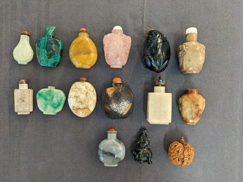 15 Chinese hardstone, glass and walnut snuff bottles, 19/20th C.