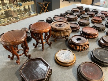 71 fraaie Chinese houten sokkels, 19/20e eeuw