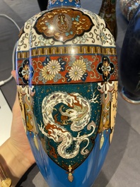 Drie paar Japanse cloisonn&eacute; vazen, Meiji, 19/20e eeuw