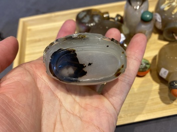 Neuf tabati&egrave;res en agate, Chine, 19/20&egrave;me