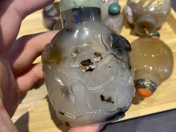 Neuf tabati&egrave;res en agate, Chine, 19/20&egrave;me
