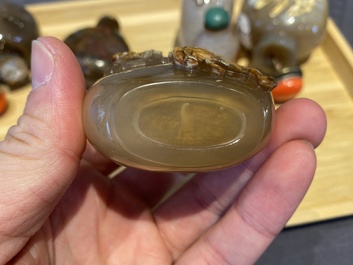 Neuf tabati&egrave;res en agate, Chine, 19/20&egrave;me