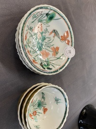 Trois tasses et soucoupes en porcelaine de Chine famille verte sur fond caf&eacute; au lait de style Kangxi, marque au lapin, 19&egrave;me