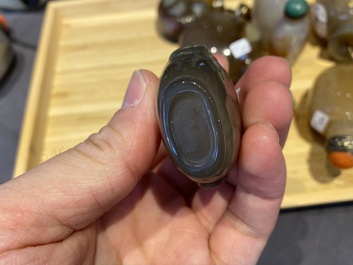 Neuf tabati&egrave;res en agate, Chine, 19/20&egrave;me