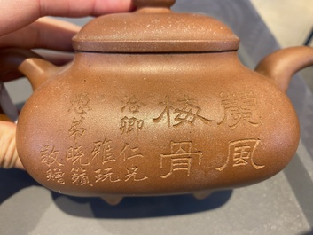 Drie Chinese Yixing steengoed theepotten met deksels, Republiek