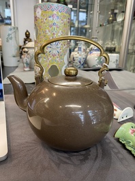 Th&eacute;i&egrave;re couverte en gr&egrave;s de Yixing poli pour le march&eacute; thai, Chine, 19&egrave;me