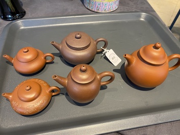 Cinq th&eacute;i&egrave;res couvertes en gr&egrave;s de Yixing, Chine, R&eacute;publique
