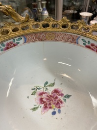 Bol en porcelaine de Chine famille rose &agrave; monture en bronze dor&eacute;, Yongzheng