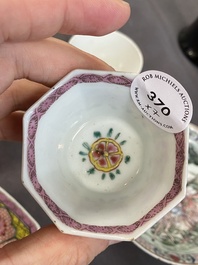 Vier Chinese schotels en drie koppen in blauw-wit, doucai en famille rose porselein, Kangxi en later