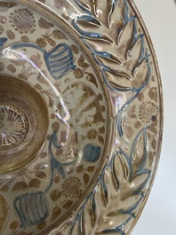 Grand plat hispano-mauresque &agrave; &eacute;mail lustr&eacute; &agrave; d&eacute;cor ornemental, Espagne, 16&egrave;me