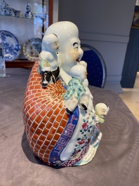 Sculpture de Bouddha en porcelaine de Chine famille rose, marque de Zhu Mao Ji Zao 朱茂記造, R&eacute;publique