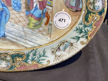 Een Chinese ovalen Canton famille rose schotel, 19e eeuw