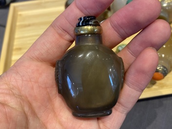 Neuf tabati&egrave;res en agate, Chine, 19/20&egrave;me