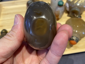 Neuf tabati&egrave;res en agate, Chine, 19/20&egrave;me