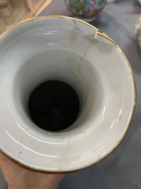 Een collectie van 28 stukken Chinees Canton famille rose porselein, 19e eeuw