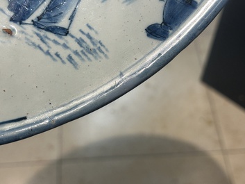 Plat en fa&iuml;ence de Delft en bleu et blanc &agrave; d&eacute;cor de V&eacute;nus, fin du 17&egrave;me