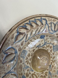 Grand plat hispano-mauresque &agrave; &eacute;mail lustr&eacute; &agrave; d&eacute;cor ornemental, Espagne, 16&egrave;me