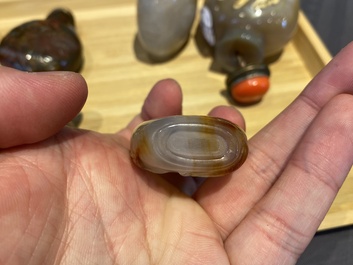 Neuf tabati&egrave;res en agate, Chine, 19/20&egrave;me
