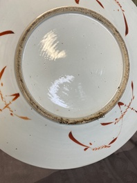 A Chinese famille verte 'dragons' dish, 19th C.