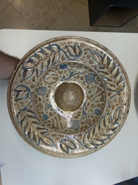 Grand plat hispano-mauresque &agrave; &eacute;mail lustr&eacute; &agrave; d&eacute;cor ornemental, Espagne, 16&egrave;me