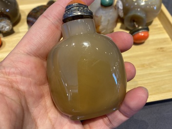 Neuf tabati&egrave;res en agate, Chine, 19/20&egrave;me
