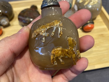 Neuf tabati&egrave;res en agate, Chine, 19/20&egrave;me