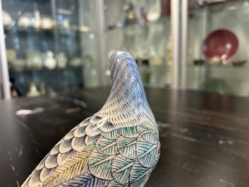 A pair of Chinese verte biscuit pigeons, 19/20th C.