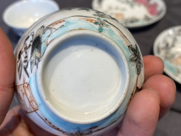 Een paar Chinese famille rose koppen en schotels met tortelduiven, Qianlong