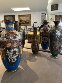 Drie paar Japanse cloisonn&eacute; vazen, Meiji, 19/20e eeuw